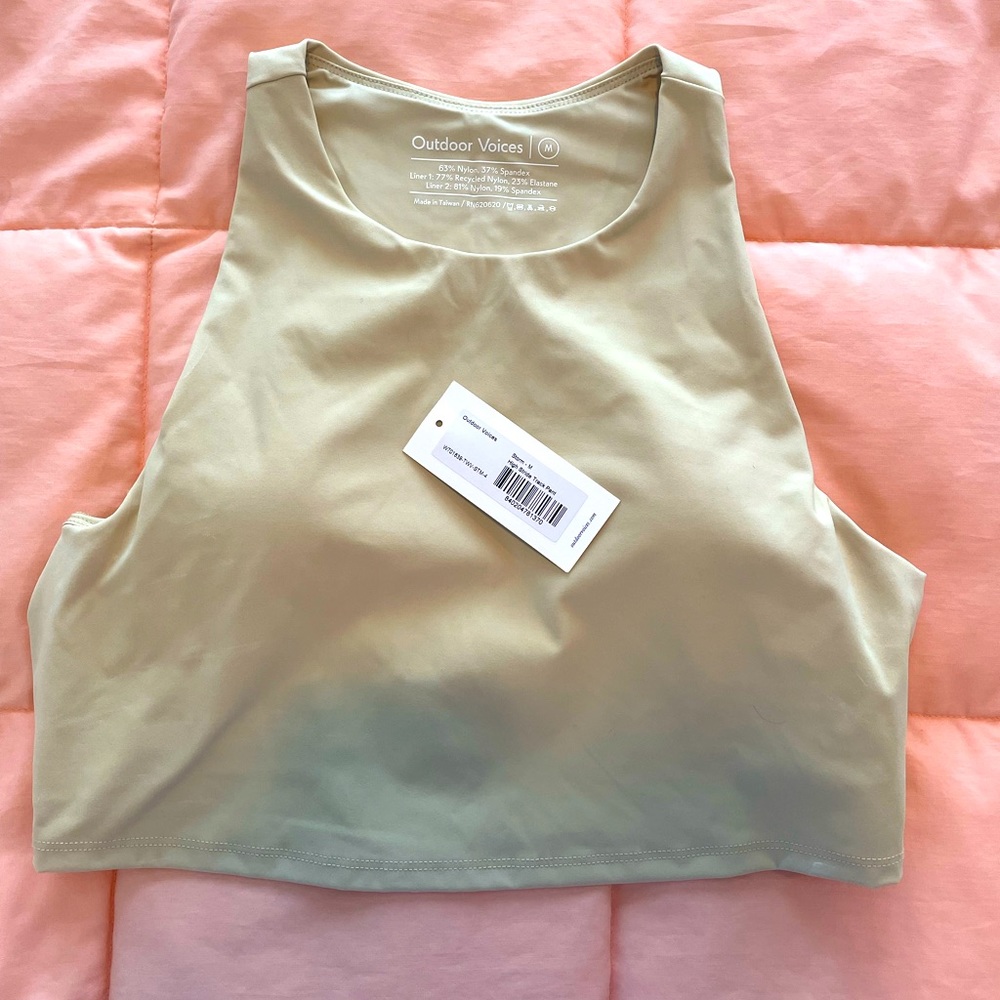 Like New Outdoor Voices Superform Zoom crop top in Wheat, Medium